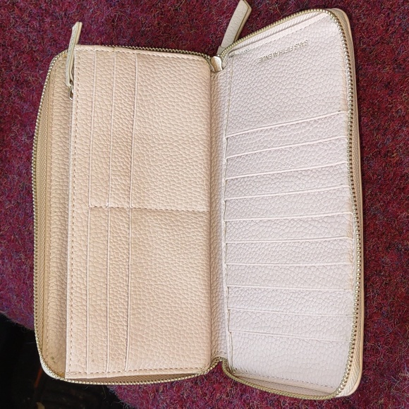 Saks Fifth Ave wallet - Picture 3 of 4